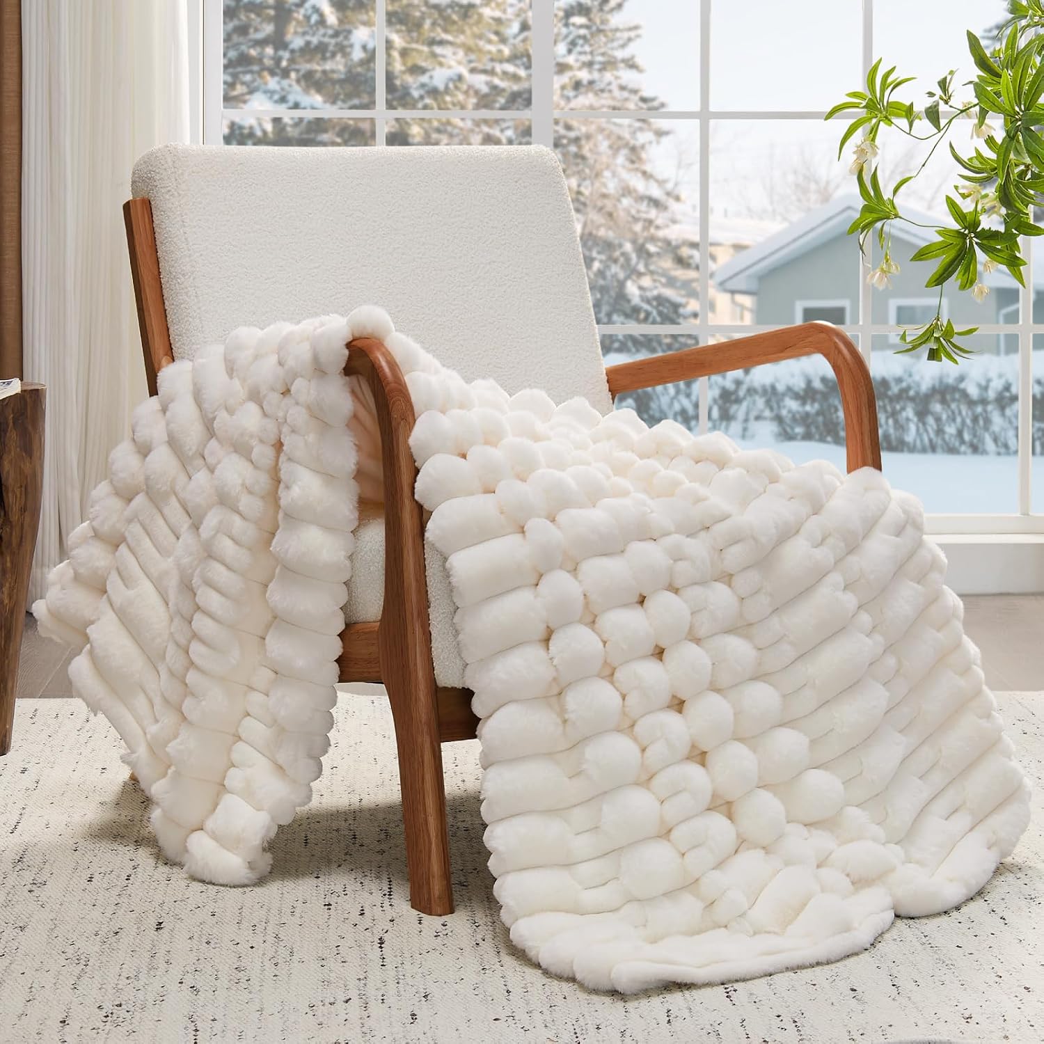 Faux fur plush blanket 50x60 inches, soft and warm decorative blanket - Image 2